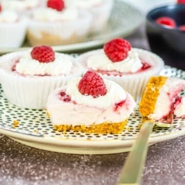 no bake mini raspberry cheesecakes